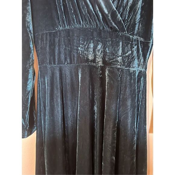 Urban Coco Size M Long Sleeve V-Neck Maxi Dress Emerald Green Velvet Formal NWT - Picture 8 of 15